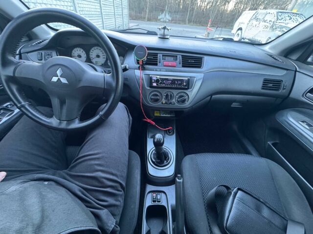 Серый Мицубиси Лансер, объемом двигателя 1.6 л и пробегом 256 тыс. км за 4500 $, фото 7 на Automoto.ua