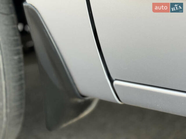 Серый Мицубиси Лансер, объемом двигателя 1.3 л и пробегом 160 тыс. км за 5555 $, фото 22 на Automoto.ua