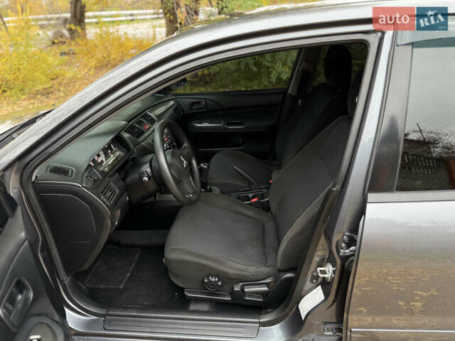 Сірий Міцубісі Lancer, об'ємом двигуна 1.58 л та пробігом 247 тис. км за 4900 $, фото 17 на Automoto.ua