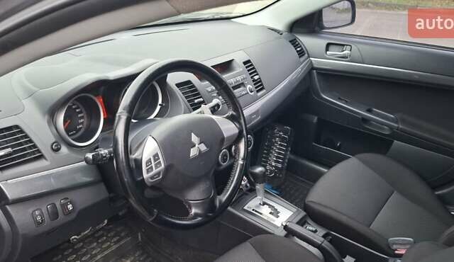 Серый Мицубиси Лансер, объемом двигателя 2 л и пробегом 189 тыс. км за 6800 $, фото 5 на Automoto.ua