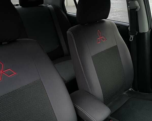 Сірий Міцубісі Lancer, об'ємом двигуна 1.6 л та пробігом 330 тис. км за 3500 $, фото 6 на Automoto.ua