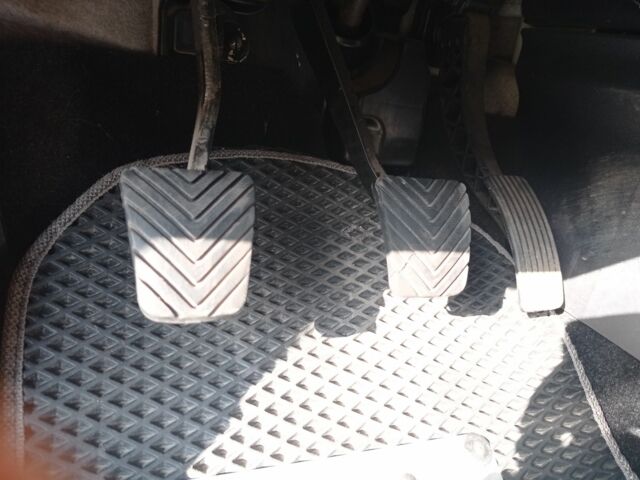 Серый Мицубиси Лансер, объемом двигателя 2 л и пробегом 180 тыс. км за 5800 $, фото 20 на Automoto.ua