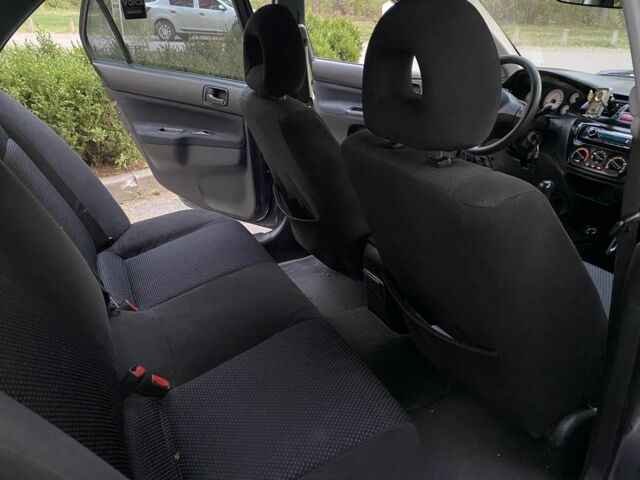 Серый Мицубиси Лансер, объемом двигателя 1.6 л и пробегом 250 тыс. км за 3999 $, фото 8 на Automoto.ua