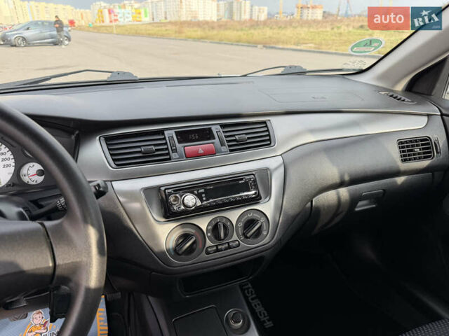 Серый Мицубиси Лансер, объемом двигателя 1.3 л и пробегом 160 тыс. км за 5555 $, фото 47 на Automoto.ua