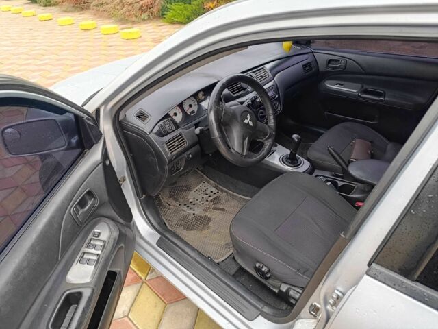 Серый Мицубиси Лансер, объемом двигателя 1.6 л и пробегом 238 тыс. км за 2900 $, фото 5 на Automoto.ua