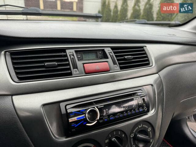 Сірий Міцубісі Lancer, об'ємом двигуна 1.6 л та пробігом 281 тис. км за 3999 $, фото 24 на Automoto.ua