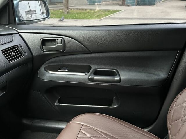 Серый Мицубиси Лансер, объемом двигателя 1.6 л и пробегом 238 тыс. км за 4300 $, фото 7 на Automoto.ua