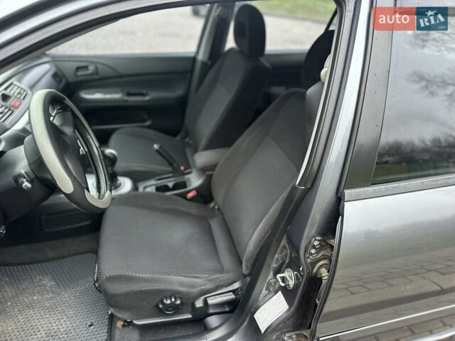 Сірий Міцубісі Lancer, об'ємом двигуна 1.6 л та пробігом 177 тис. км за 2800 $, фото 19 на Automoto.ua