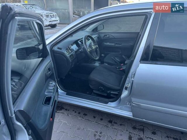 Серый Мицубиси Лансер, объемом двигателя 1.6 л и пробегом 256 тыс. км за 4500 $, фото 3 на Automoto.ua