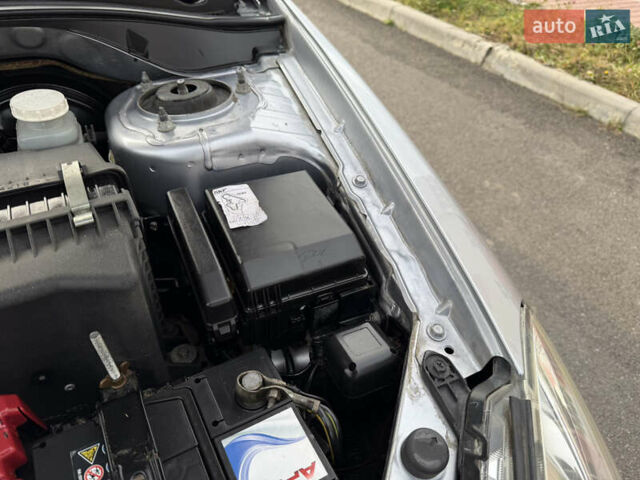 Серый Мицубиси Лансер, объемом двигателя 1.3 л и пробегом 160 тыс. км за 5555 $, фото 75 на Automoto.ua