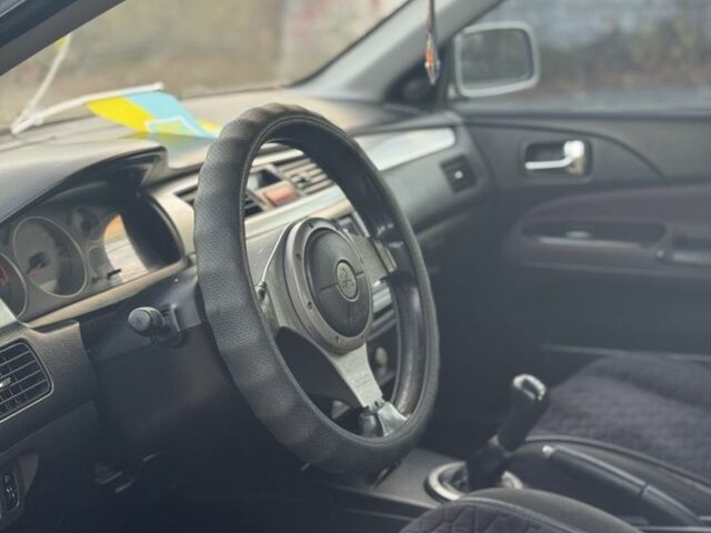 Серый Мицубиси Лансер, объемом двигателя 2 л и пробегом 185 тыс. км за 4600 $, фото 7 на Automoto.ua