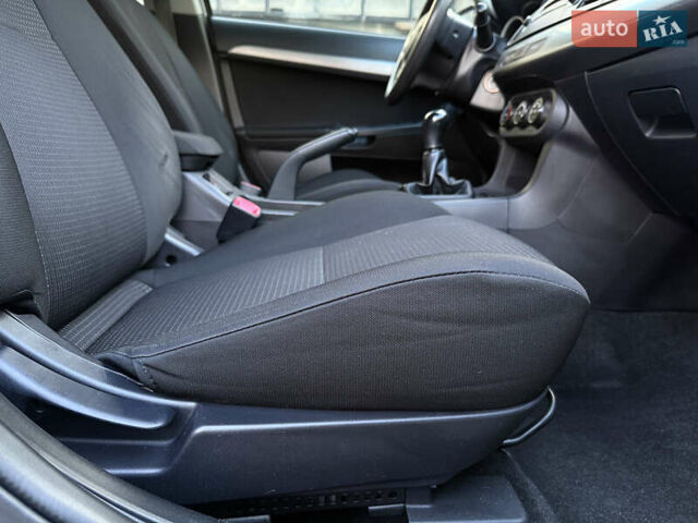 Міцубісі Lancer 2007 у Житомирі на Automoto.ua Сірий Міцубісі Lancer, об'ємом двигуна 1.5 л та пробігом 195 тис. км за 5700 $, фото 40 на Automoto.ua