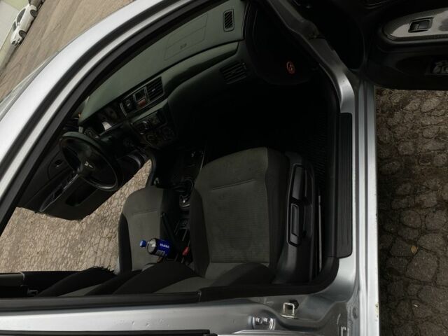 Серый Мицубиси Лансер, объемом двигателя 1.6 л и пробегом 380 тыс. км за 4000 $, фото 8 на Automoto.ua