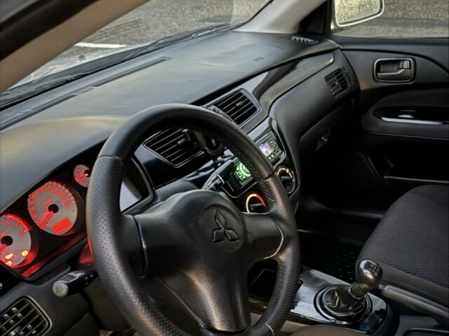 Мицубиси Лансер 2007 в Черновцах на Automoto.ua Серый Мицубиси Лансер, объемом двигателя 1.6 л и пробегом 2 тыс. км за 4700 $, фото 4 на Automoto.ua