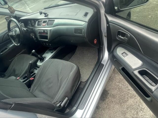 Сірий Міцубісі Lancer, об'ємом двигуна 1.6 л та пробігом 200 тис. км за 4200 $, фото 5 на Automoto.ua