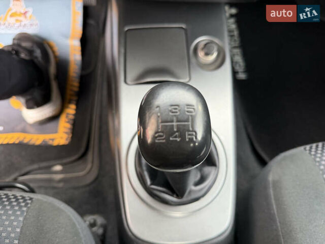 Серый Мицубиси Лансер, объемом двигателя 1.3 л и пробегом 160 тыс. км за 5555 $, фото 51 на Automoto.ua