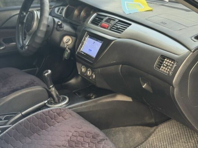 Серый Мицубиси Лансер, объемом двигателя 2 л и пробегом 185 тыс. км за 4600 $, фото 8 на Automoto.ua