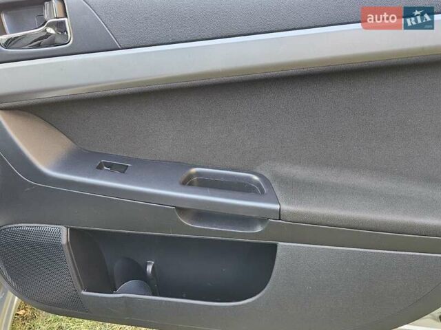 Серый Мицубиси Лансер, объемом двигателя 2 л и пробегом 282 тыс. км за 5450 $, фото 63 на Automoto.ua