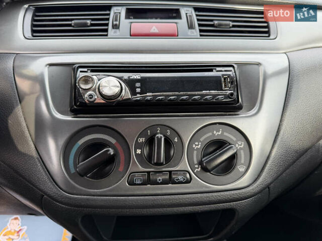 Серый Мицубиси Лансер, объемом двигателя 1.3 л и пробегом 160 тыс. км за 5555 $, фото 46 на Automoto.ua