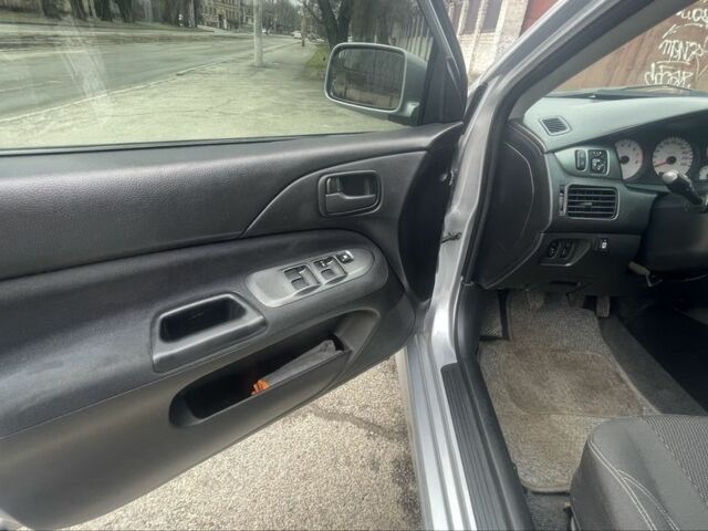 Сірий Міцубісі Lancer, об'ємом двигуна 1.6 л та пробігом 200 тис. км за 4200 $, фото 4 на Automoto.ua
