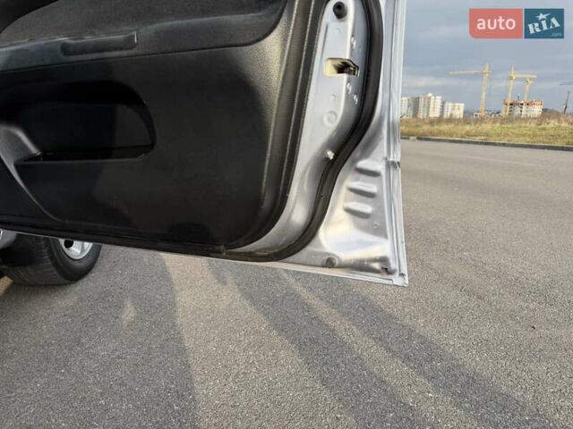 Серый Мицубиси Лансер, объемом двигателя 1.3 л и пробегом 160 тыс. км за 5555 $, фото 61 на Automoto.ua