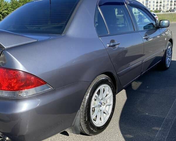 Сірий Міцубісі Lancer, об'ємом двигуна 1.6 л та пробігом 293 тис. км за 5000 $, фото 4 на Automoto.ua