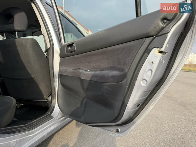 Серый Мицубиси Лансер, объемом двигателя 1.3 л и пробегом 160 тыс. км за 5555 $, фото 56 на Automoto.ua