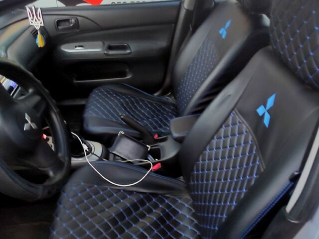 Серый Мицубиси Лансер, объемом двигателя 1.6 л и пробегом 302 тыс. км за 3200 $, фото 4 на Automoto.ua