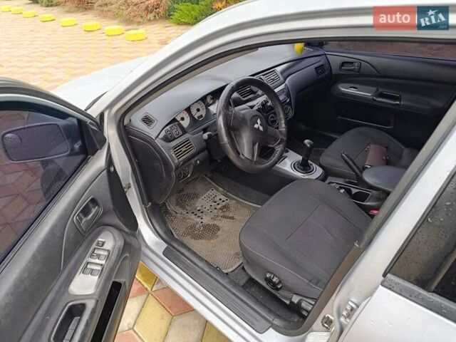 Серый Мицубиси Лансер, объемом двигателя 1.6 л и пробегом 268 тыс. км за 2900 $, фото 5 на Automoto.ua