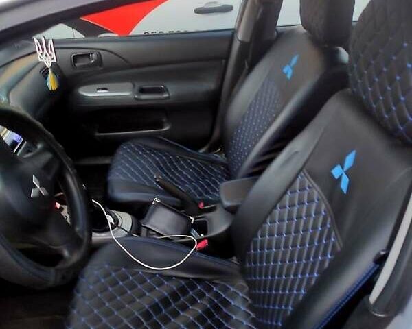 Серый Мицубиси Лансер, объемом двигателя 1.6 л и пробегом 302 тыс. км за 3200 $, фото 3 на Automoto.ua