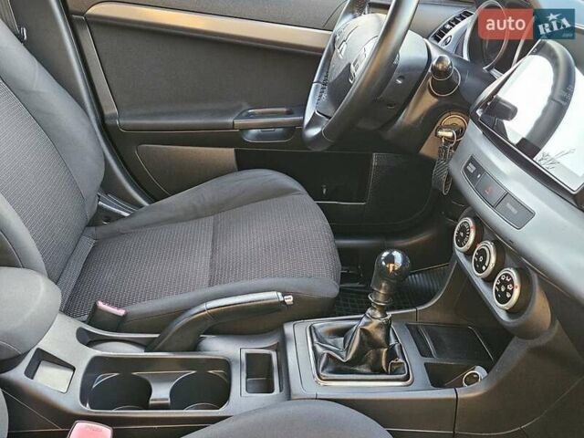 Серый Мицубиси Лансер, объемом двигателя 2 л и пробегом 282 тыс. км за 5450 $, фото 56 на Automoto.ua