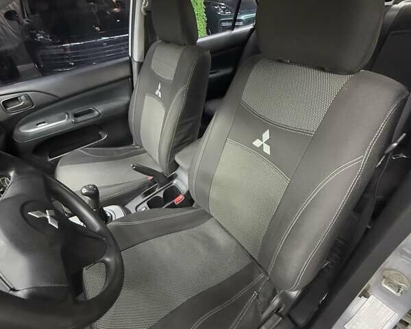 Серый Мицубиси Лансер, объемом двигателя 1.58 л и пробегом 271 тыс. км за 4200 $, фото 20 на Automoto.ua