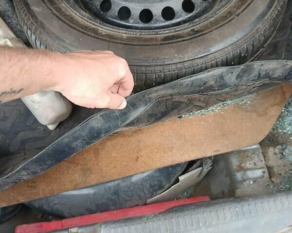 Мицубиси Лансер 2007 в Тернополе на Automoto.ua Серый Мицубиси Лансер, объемом двигателя 1.6 л и пробегом 350 тыс. км за 900 $, фото 13 на Automoto.ua