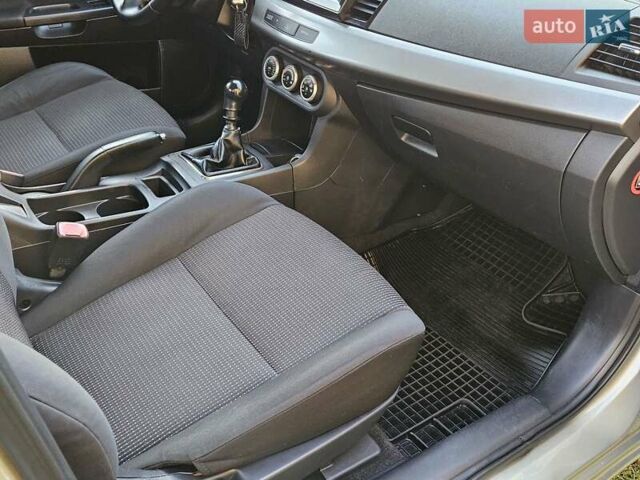 Серый Мицубиси Лансер, объемом двигателя 2 л и пробегом 282 тыс. км за 5450 $, фото 62 на Automoto.ua