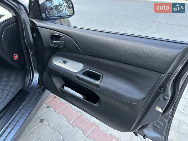 Сірий Міцубісі Lancer, об'ємом двигуна 1.6 л та пробігом 189 тис. км за 6200 $, фото 10 на Automoto.ua