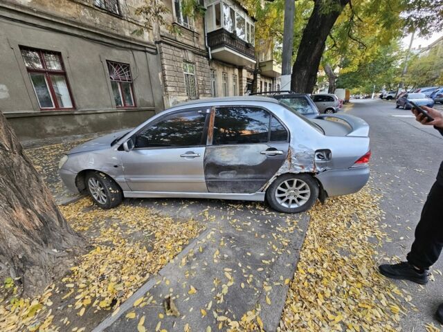 Серый Мицубиси Лансер, объемом двигателя 1.6 л и пробегом 199 тыс. км за 1450 $, фото 3 на Automoto.ua