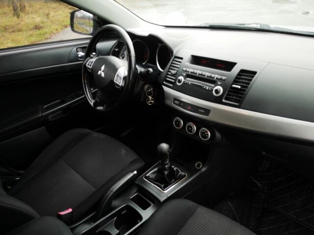 Серый Мицубиси Лансер, объемом двигателя 2 л и пробегом 260 тыс. км за 5200 $, фото 9 на Automoto.ua