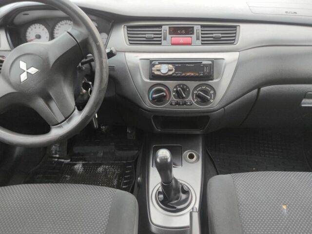 Серый Мицубиси Лансер, объемом двигателя 1.6 л и пробегом 225 тыс. км за 3100 $, фото 4 на Automoto.ua