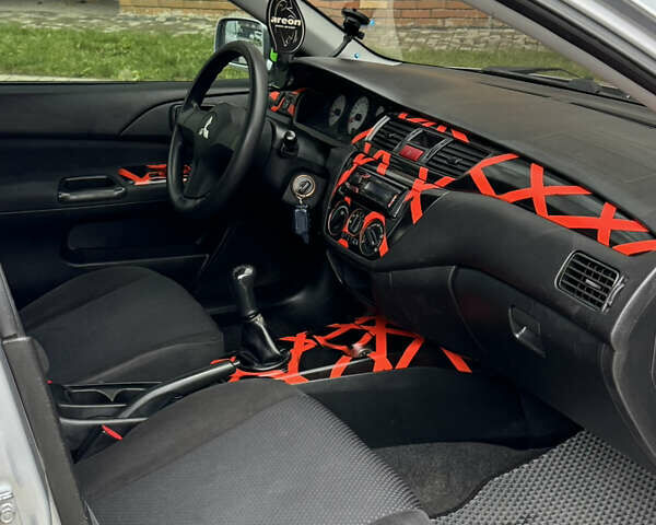Сірий Міцубісі Lancer, об'ємом двигуна 1.6 л та пробігом 269 тис. км за 3999 $, фото 17 на Automoto.ua