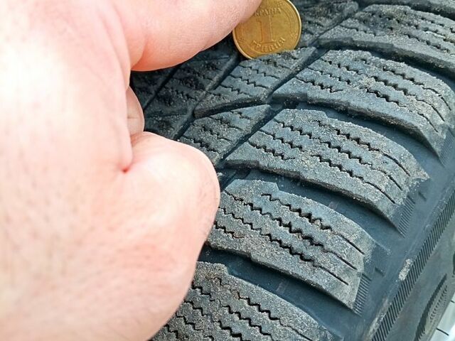 Серый Мицубиси Лансер, объемом двигателя 2 л и пробегом 243 тыс. км за 5500 $, фото 9 на Automoto.ua