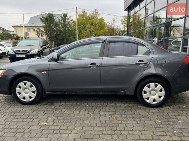 Серый Мицубиси Лансер, объемом двигателя 1.5 л и пробегом 239 тыс. км за 6000 $, фото 3 на Automoto.ua