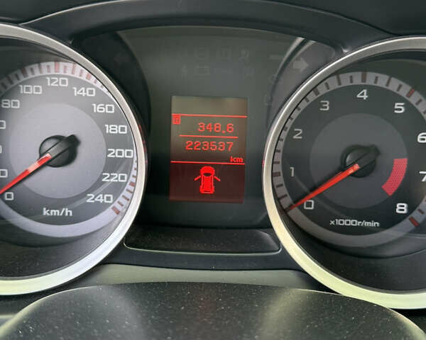 Серый Мицубиси Лансер, объемом двигателя 2 л и пробегом 229 тыс. км за 6800 $, фото 14 на Automoto.ua