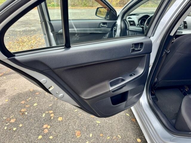 Серый Мицубиси Лансер, объемом двигателя 2 л и пробегом 225 тыс. км за 6890 $, фото 12 на Automoto.ua