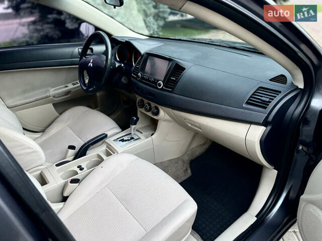 Серый Мицубиси Лансер, объемом двигателя 2 л и пробегом 212 тыс. км за 6000 $, фото 24 на Automoto.ua