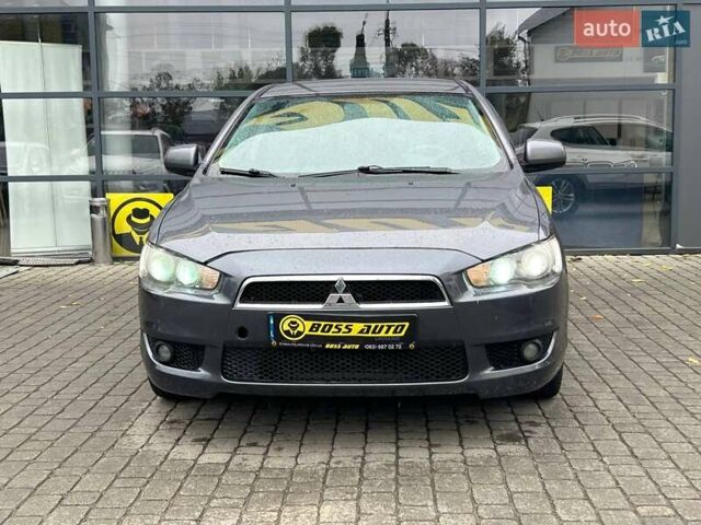 Серый Мицубиси Лансер, объемом двигателя 1.5 л и пробегом 239 тыс. км за 6000 $, фото 1 на Automoto.ua