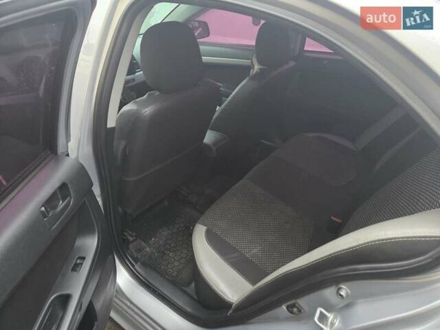 Серый Мицубиси Лансер, объемом двигателя 2 л и пробегом 175 тыс. км за 6500 $, фото 3 на Automoto.ua