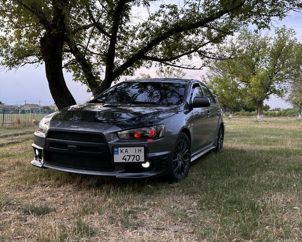 Серый Мицубиси Лансер, объемом двигателя 1.5 л и пробегом 255 тыс. км за 6000 $, фото 2 на Automoto.ua