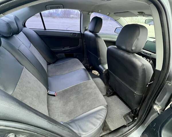 Серый Мицубиси Лансер, объемом двигателя 2 л и пробегом 203 тыс. км за 4999 $, фото 12 на Automoto.ua