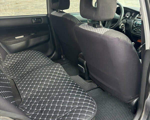 Серый Мицубиси Лансер, объемом двигателя 1.6 л и пробегом 222 тыс. км за 5200 $, фото 15 на Automoto.ua