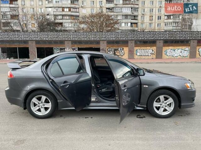 Серый Мицубиси Лансер, объемом двигателя 2 л и пробегом 248 тыс. км за 6100 $, фото 2 на Automoto.ua